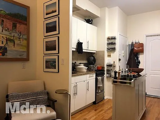 Rented by Mdrn Residential | media 3