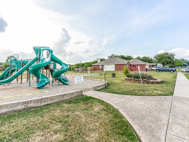 813 Edgehill Rd — Photo 17