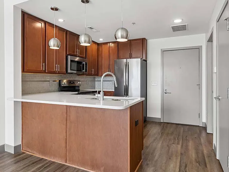 Midtown Crossing Apartments — Photo 74