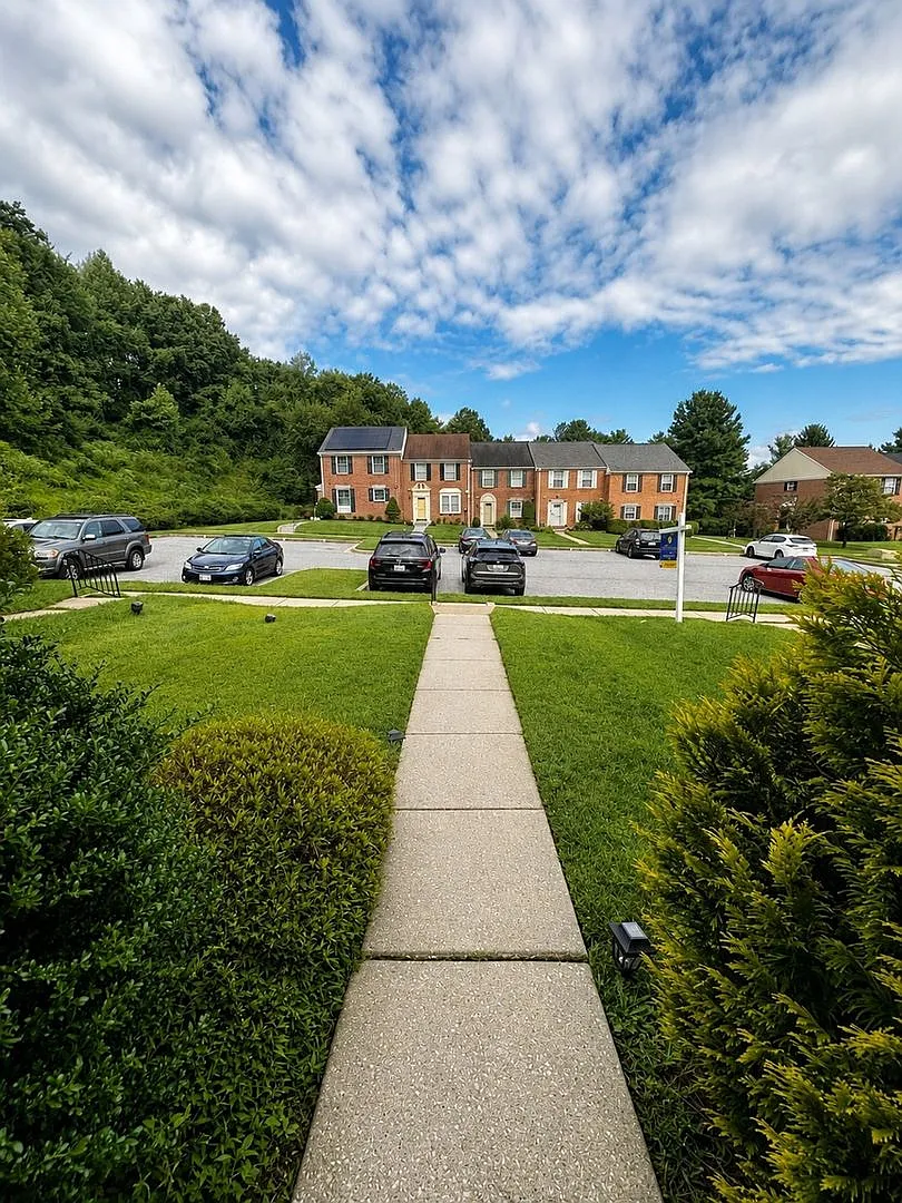 Spacious 4BR Townhome in Timonium — Photo 3