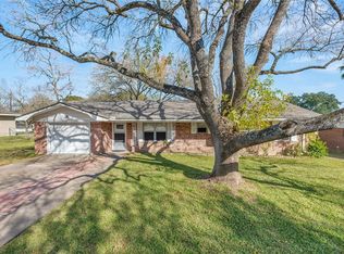 900 Summit Rd, Brenham, TX 77833