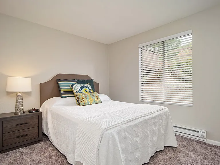 St. Charles Oaks Apartments — Photo 8