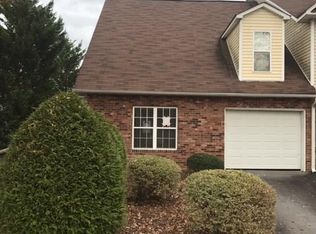 228 Lola Ln, Pilot Mountain, NC 27041