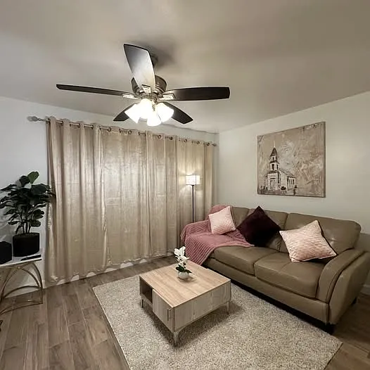 1 bed, 700 sqft, $2,100 — Photo 2