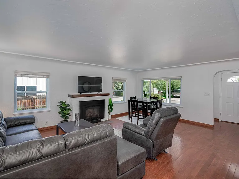 2931 S Washington St — Photo 10
