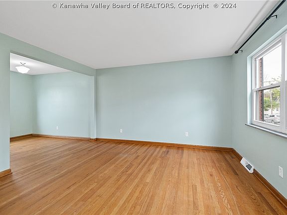 5th image of 103 Monroe St