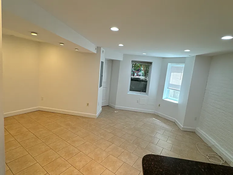 672 Maryland Ave NE #A — Photo 4