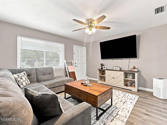 3rd image of 2704 DEVONWOOD Road