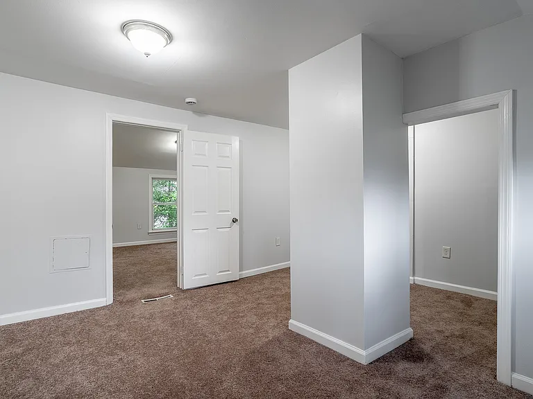 17 W Buckingham Ave — Photo 11