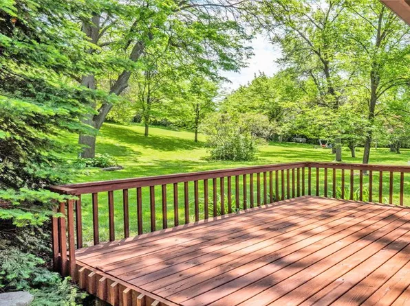 1064 Hackmann Cir NE, Fridley, MN 55432