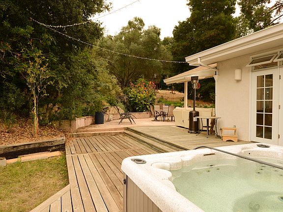 Hot tub on side patio