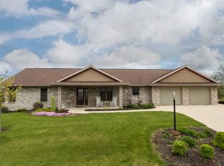 181 Redwood Dr SE, Cascade, IA 52033