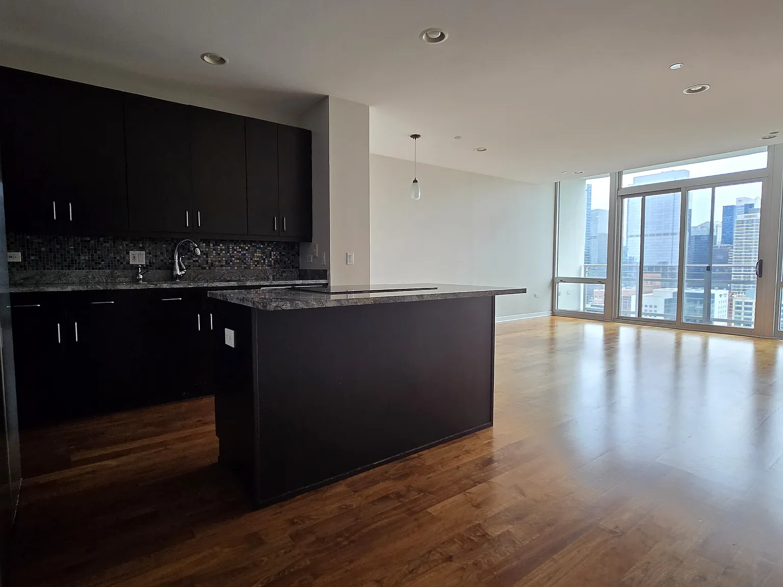 2 bed, 1328 sqft, $4,000 — Photo 2