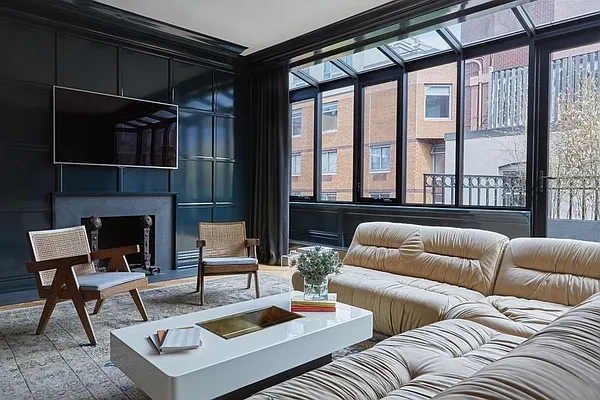 Sold by AA Management | media 21