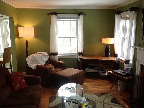 4th image of 1009 Holly Dr