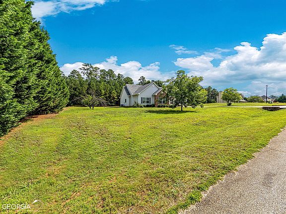 3rd image of 45 Ardella Dr