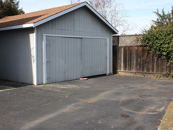 4th image of 16791 Frank Ave