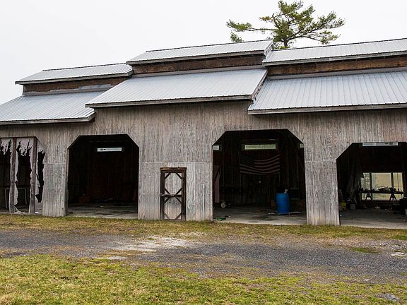3rd image of 557 Pleasant Valley Road