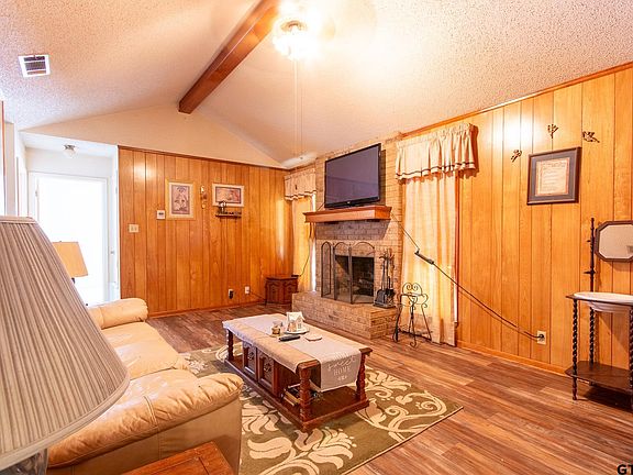 3rd image of 216 Windridge Dr