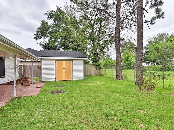 4th image of 669 Dandelion Dr