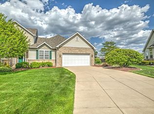 8113 Victoria Pl, Crown Point, IN 46307