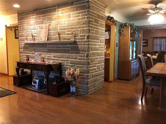 5th image of 36150 Hedgerow Park Dr