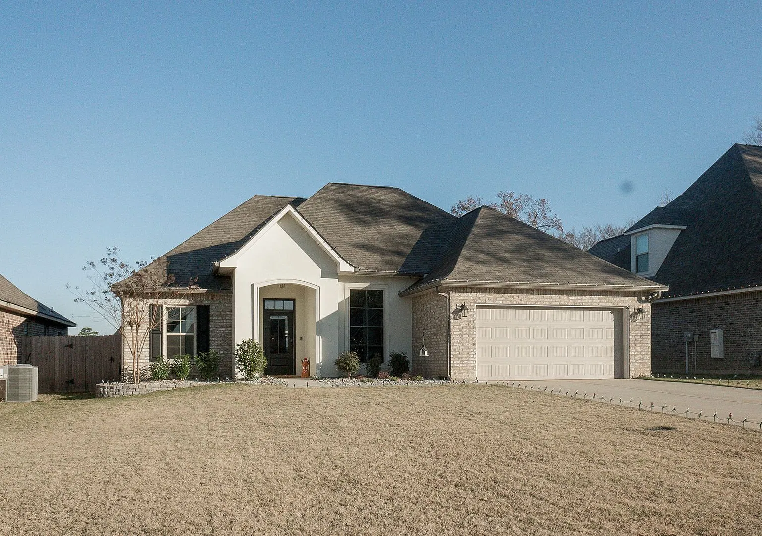 3 bedroom 2 bath Lucien Field Estates 1925sqft. $2,504.95/month — Photo 2