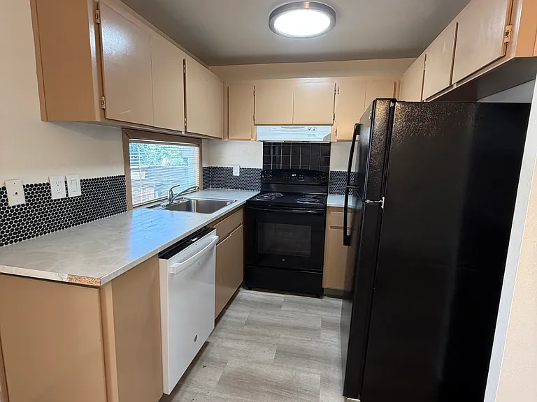 14338 SW Farmington Rd — Photo 3