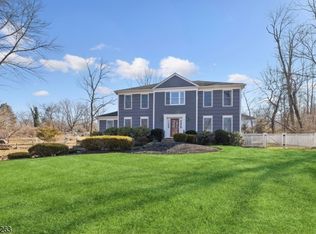 697 Meyersville Rd, Gillette, NJ 07933