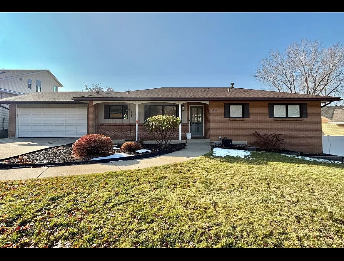 4 bed, 2400 sqft, $3,600 — Photo 1