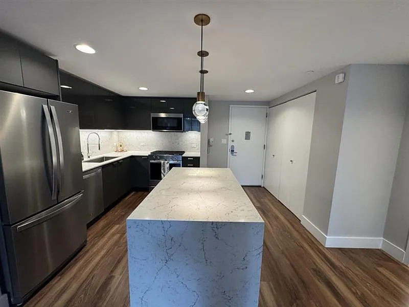 22 East First Street — Photo 2