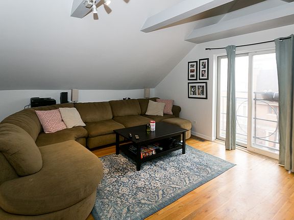 4th image of 1800 W Belmont Ave S #2