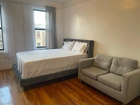 4 bed, 225 sqft, $1,000 — Photo 2