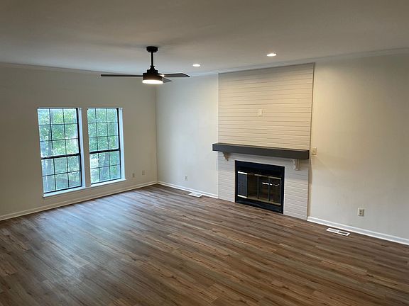 4th image of 15 E Lake Dr