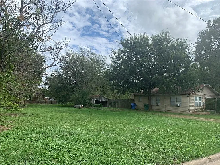 2305 Main St — Photo 9