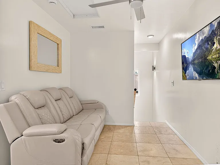 2800 N Ellen St — Photo 5