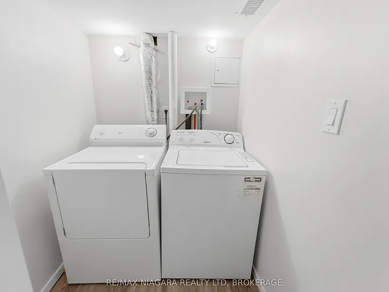 250 Grantham Ave #BASEMENT — Photo 10