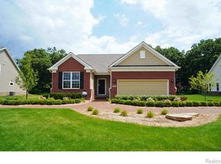 9568 Pine Valley Dr, Grand Blanc, MI 48439