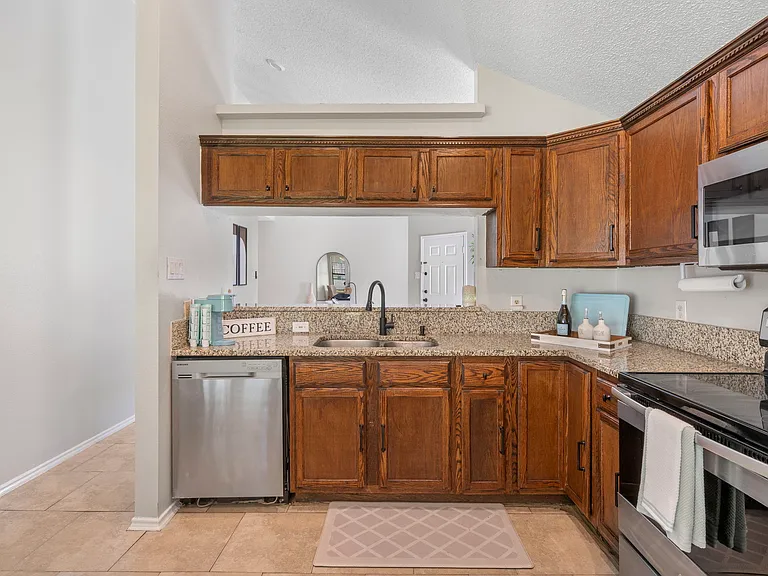 408 Sycamore Ln — Photo 10