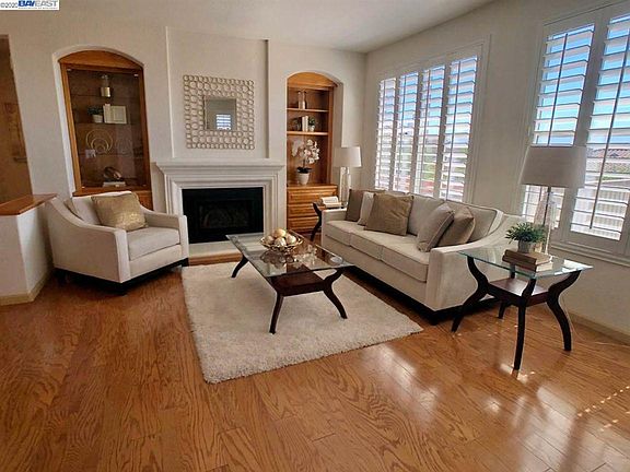 3rd image of 25169 Valley Oak Dr