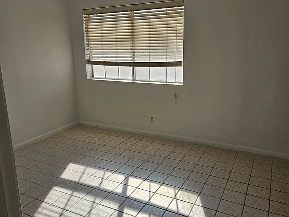 4th image of 500 W 20th St