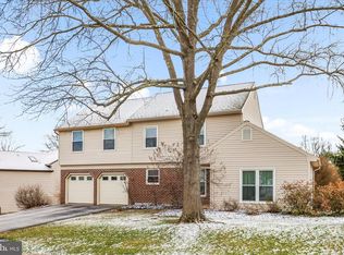 686 Cortland Dr, York, PA 17403