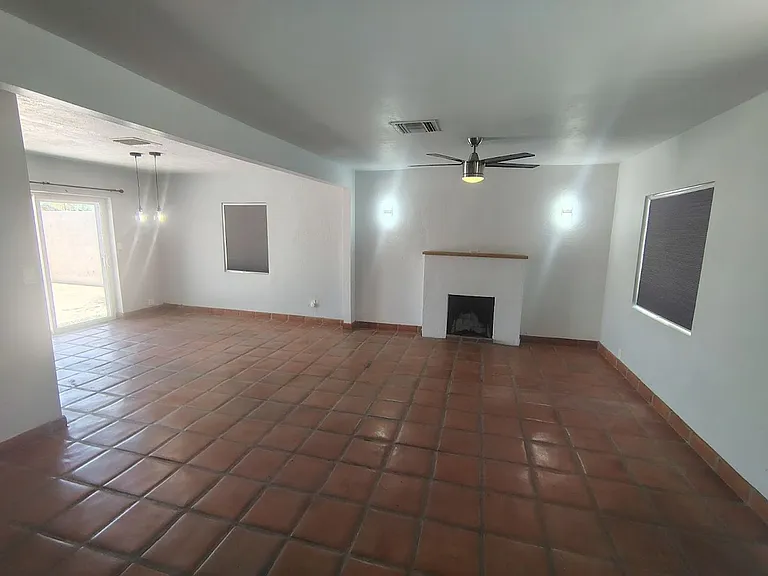 23 E Adams St — Photo 9