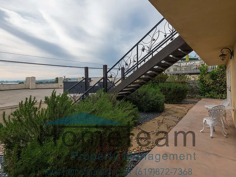 2324 Frankfort St — Photo 4