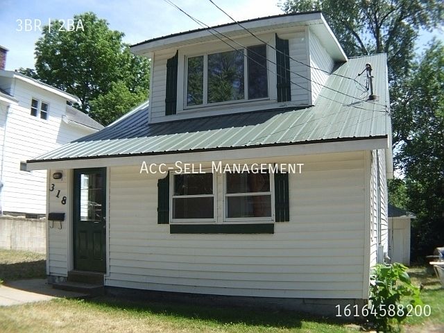 1st image of 318 Ames St NE