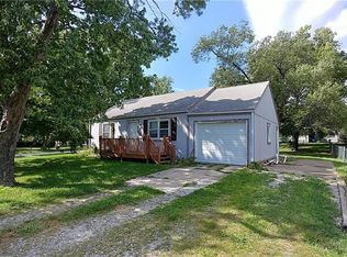 208 W South St, Spring Hill, KS 66083