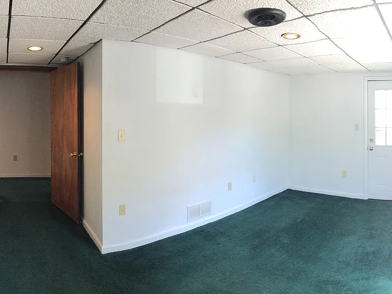 832 Evergreen Avenue — Photo 3