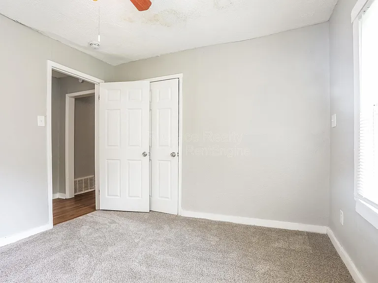 912 Clifton St — Photo 12