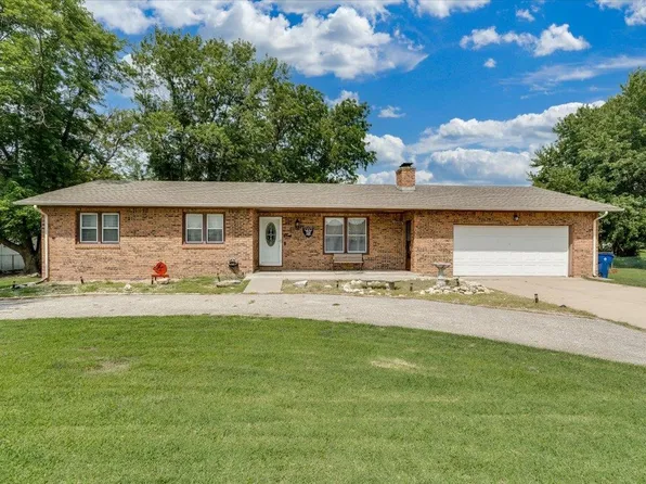 211 S Commercial Ave, Sedgwick, KS 67135