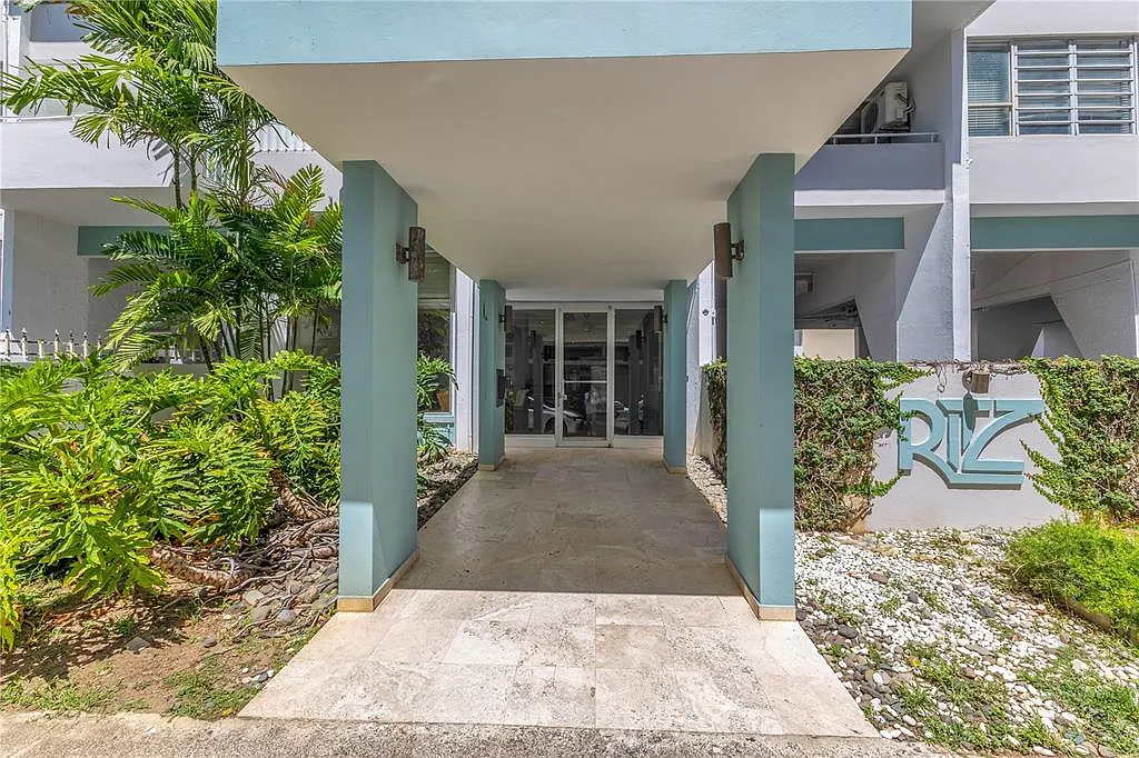 1 bed, 1.0 bath, 818 sqft, $2,400 — Photo 1
